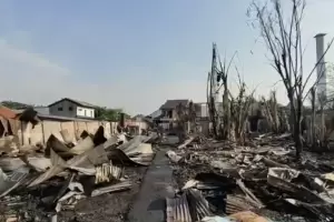Diduga Korsleting Listrik, 40 Rumah di Cakung Hangus Terbakar