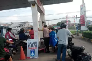 Antisipasi Panic Buying BBM, Polisi Jaga Ketat 15 SPBU di Gunung Putri Bogor