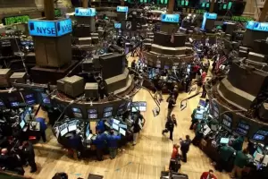 Wall Street Dibuka Rontok, Kekhawatiran Resesi AS Kian Menjadi