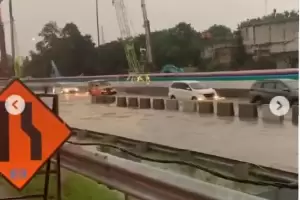 Tol Pondok Aren-BSD Banjir, Kemacetan Mengular Arah Bintaro dan Jakarta