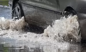 Kemang Banjir, Ini 2 Risiko Mobil Terlalu Sering Terobos Genangan Air