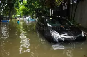 Ini 7 Tips Atasi Mobil Terendam Banjir, Solusi di Tengah Musim Hujan
