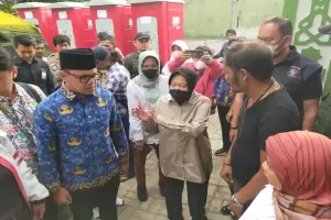 Kunjungi Warga Korban Longsor di Bogor, Mensos Risma: Kalau Hujan Cepat Ngungsi