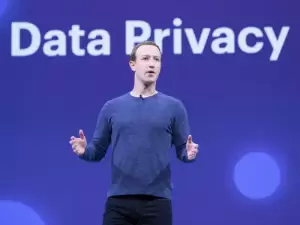 Mark Zuckerberg Sesumbar WhatsApp Lebih Aman dari iMessage