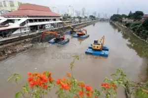 Antisipasi Banjir, Pemprov DKI Libatkan TNI Normalisasi Sungai Ciliwung
