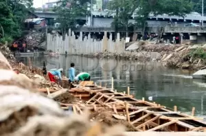 Lanjutkan Normalisasi, DKI Ganti Rugi Lahan Warga Bantaran Sungai Ciliwung