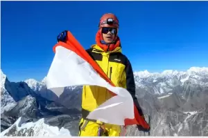 Peringati Sumpah Pemuda, MAHAPALA Unnes Kibarkan Merah Putih di Pegunungan Himalaya