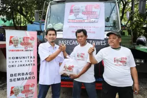 Komunitas Sopir Truk Dukung Ganjar Berbagi Sembako di Jakarta Utara