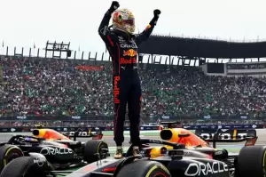 Lewis Hamilton Tak Menghargai, Max Verstappen Balik Memuji