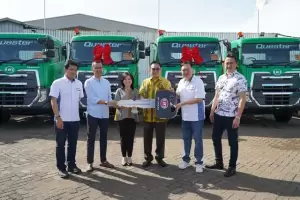 Keren, Tutup Tahun 2022 Astra UD Trucks Serah Terima 32 Unit Quester Euro 5