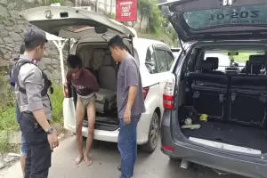 Tertangkap Usai Tembak Korban, Maling Motor di Bekasi Babak Belur Dibogem Warga