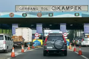 Sehari Jelang Natal, Kendaraan di Tol Jakarta-Cikampek Arah Bandung Meningkat 27,78 Persen