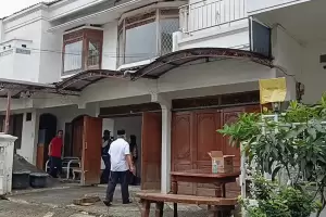Pelayat Berdatangan ke Rumah Ridwan Saidi di Bintaro Jaksel