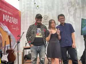 Mazaiya Jalani Debut Penyanyi Profesional Lewat Single Teman Baik