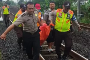 Pria Paruh Baya Tewas Tertabrak KRL Commuter Line di Bojonggede