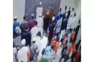 Viral Video Lansia Wafat saat Salat Maghrib di Cakung