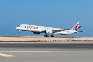 Benda Misterius Bergantung di Sayap, Pesawat Qatar Airlines Mendarat Darurat