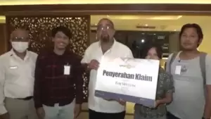 MNC Life Bayarkan Klaim Asuransi Kematian ke Ahli Waris Nasabah di Bali