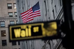 Wall Street Cemas Terjadi Resesi, Nasdaq dan S&P 500 Berakhir di Zona Merah
