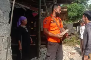 Angin Kencang Sapu Rumah Warga Rumpin Bogor hingga Ambruk