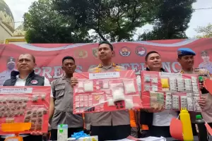 Polisi Gerebek Industri Rumahan Tembakau Sintetis di Bogor