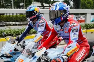 Alex Marquez dan Fabio Di Giannantonio Gembira Konvoi Keliling Jakarta Pakai Plat B