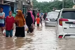Korban Banjir di Perumahan PNR Bekasi Terserang Demam dan Gatal-gatal