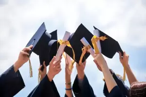 Butuh Biaya untuk Kuliah, Beasiswa ILF 2023 Tanggung  UKT Mahasiswa hingga Lulus