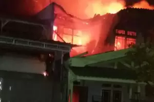 3 Rumah di Simprug Terbakar, 1 Warga Tewas dan 1 Lainnya Terluka
