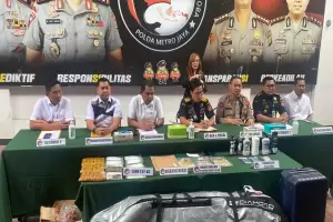 Polisi dan Bea Cukai Soetta Bongkar Penyelundupan 65 Kg Sabu dan 2 Liter Cairan Kokain