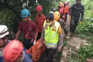 Tim SAR Lanjutkan Pencarian 2 Korban Tanah Longsor di Bogor