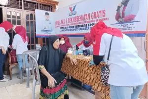 Lansia Antusias Ikuti Cek Kesehatan Gratis Kartini Perindo di Kalibaru
