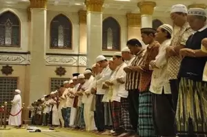 Penampakan Salat Tarawih Malam Pertama di Masjid KH Hasyim Asyari