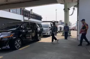 Sri Mulyani Dijemput Alphard Sampai Apron Bandara, Netizen Terbelah Dua
