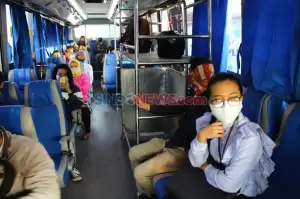 Menuju Endemi, DKI Kaji Regulasi Penggunaan Masker di Transportasi Umum