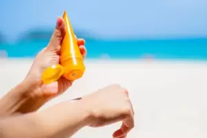 5 Manfaat Menggunakan Sunscreen di Tengah Cuaca Panas Ekstrem