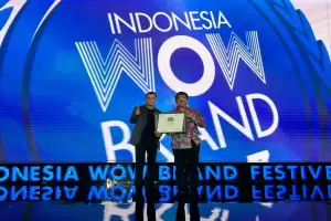 JNE Sabet Penghargaan Gold Champion di Ajang Indonesia WOW Brand 2023