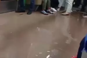 Hujan Deras, Lantai KRL di Stasiun Bogor Muncul Genangan