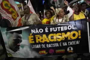 Pep Guardiola Beberkan Perbandingan Aturan Rasisme di Liga Inggris dan Liga Spanyol