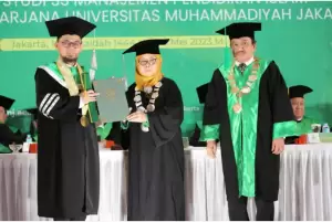 Ustaz Adi Hidayat Raih Gelar Doktor Honoris Causa dari UMJ, Rektor: Sosok Dai yang Cerdas