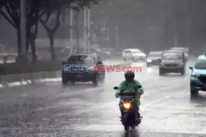 Hujan Ringan Intai Jakarta Timur, Jakarta Barat, dan Jakarta Selatan Siang Hari