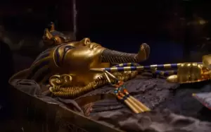 Ilmuwan Ungkap Teori Baru Penyebab Kematian Firaun Tutankhamun