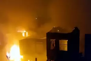 Rumah Dekat Stasiun Duri Terbakar, Satu Warga Dilarikan ke RS karena Sesak Napas