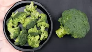 4 Cara Sederhana Menghilangkan Cacing pada Brokoli dan Kubis sebelum Dimasak
