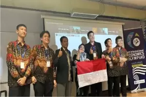 Hebat, Siswa Indonesia Sabet 3 Emas Olimpiade Ekonomi Dunia di Yunani