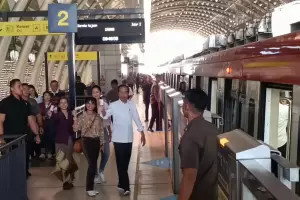 Presiden Jokowi Ajak Influencer Jajal LRT Jabodebek dari Stasiun Jatimulya Bekasi-Dukuh Atas