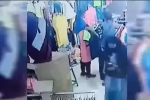 Emak-emak Nyolong Celana Olahraga di Mangga Dua, Pemilik Toko Pilih Viralkan Ketimbang Lapor Polisi