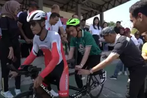 Angela Tanoesoedibjo Saksikan Gibran Jajal Sepeda Bareng Atlet saat Tinjau Persiapan Asian Para Games