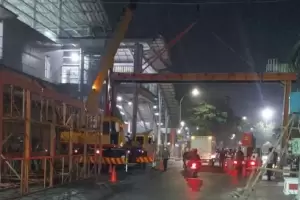 Mangkrak sejak 2019, JPO Dekat Stasiun Bekasi Akhirnya Dibangun Ulang