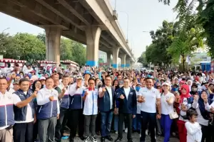 Ratusan Warga Antusias Ikut Jalan Sehat Partai Perindo di Jalan Yos Sudarso